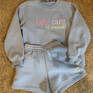 White Fox Boutique Sweatshirt & shorts set S/M
